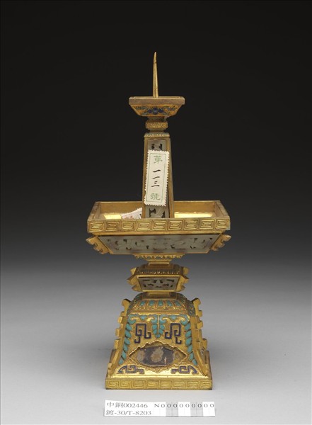 銅鍍金嵌玉及填料燭台（五供）