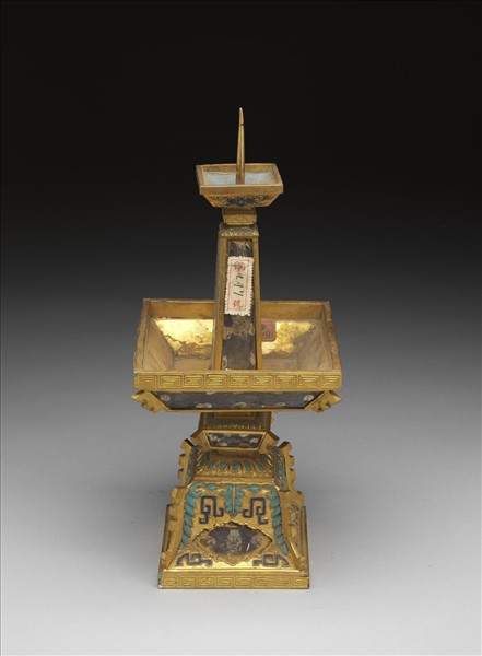 銅鍍金嵌玉及填料燭台（五供）