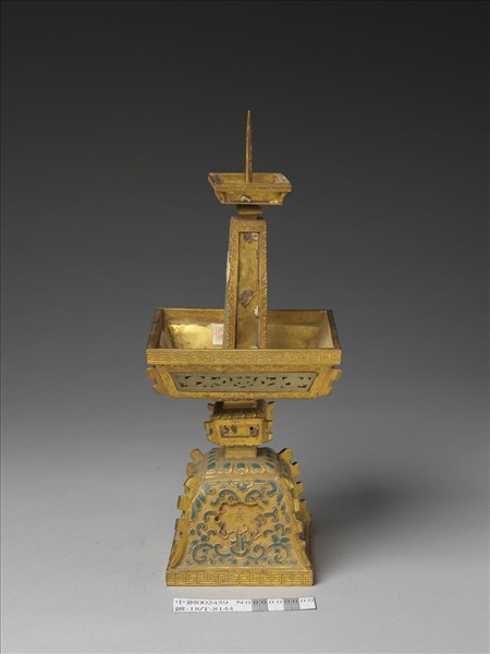 銅鍍金嵌玉及填料燭台（五供）