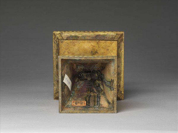 銅鍍金嵌玉及青金石燭台（五供）