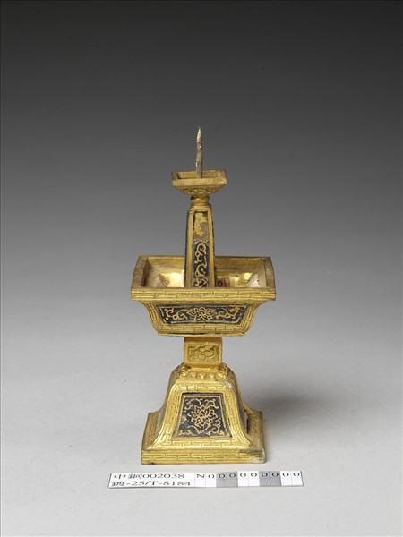 銅鍍金嵌青金石燭台（五供）