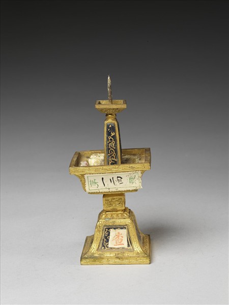 銅鍍金嵌青金石燭台（五供）