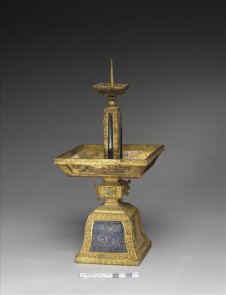 銅鍍金嵌玉及青金石燭台（五供）