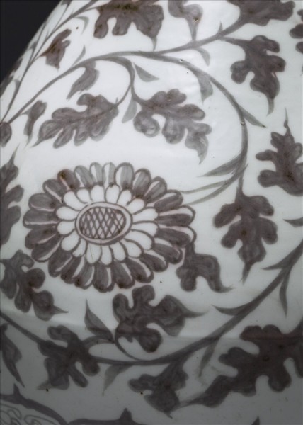 釉裡紅菊花紋玉壺春瓶