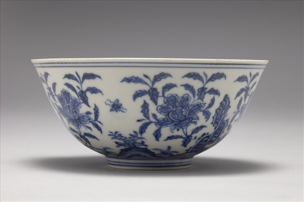 青花牡丹紋碗