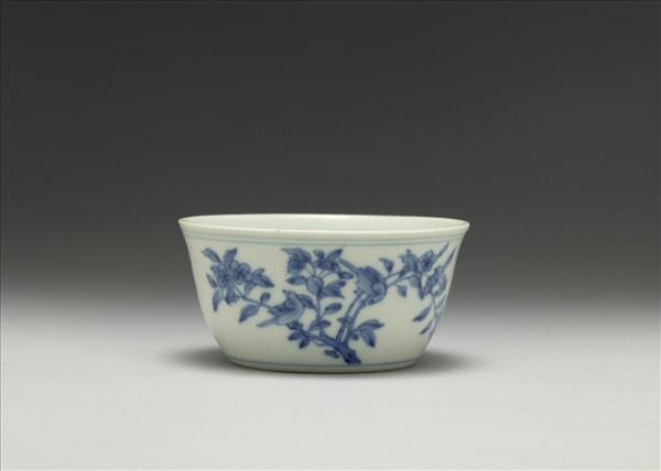 青花梵文花鳥紋杯