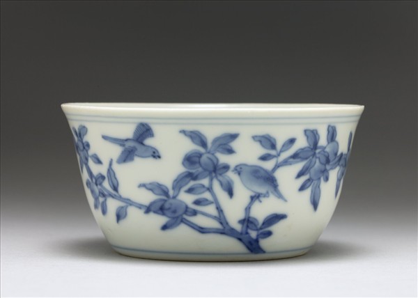 青花梵文花鳥紋杯