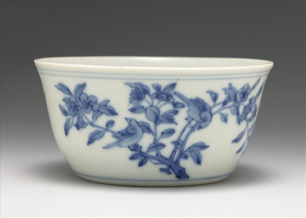 青花梵文花鳥紋杯