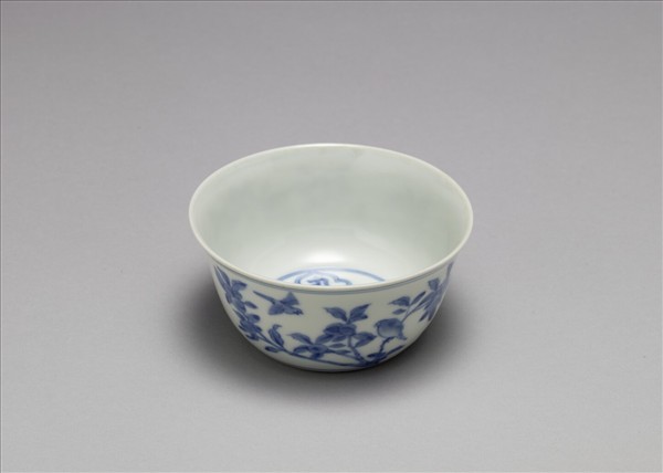 青花梵文花鳥紋杯