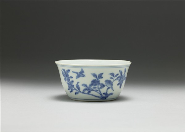 青花梵文花鳥紋杯