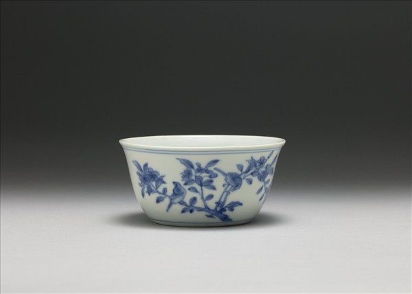 青花梵文花鳥紋杯