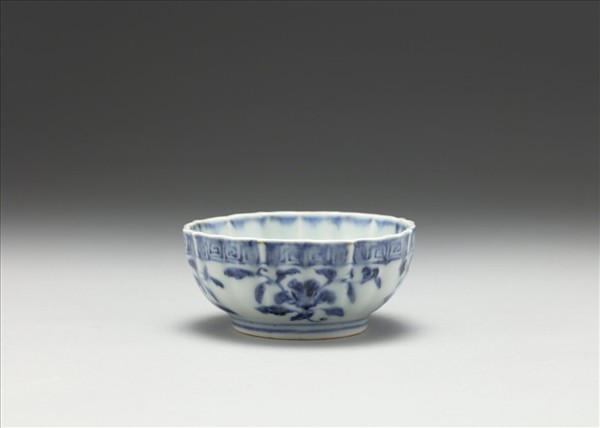 青花花果紋菱花式杯