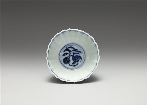 青花花果紋菱花式杯