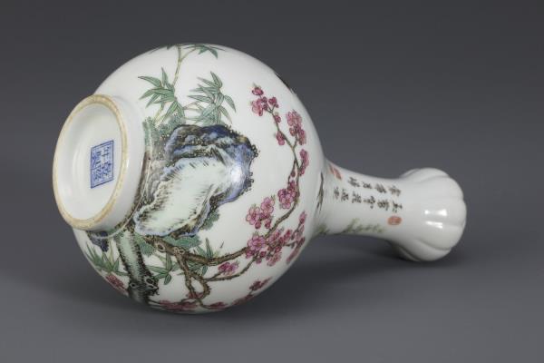 琺瑯彩桃柳爭春蒜頭瓶