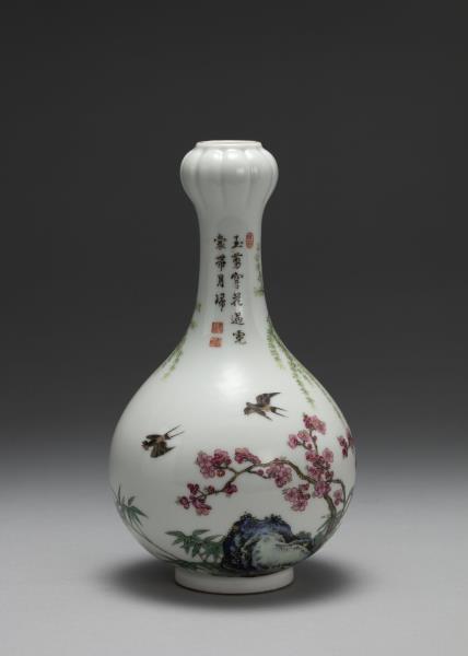 琺瑯彩桃柳爭春蒜頭瓶