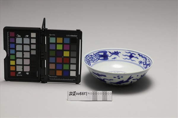 青花蓮塘游魚紋碗