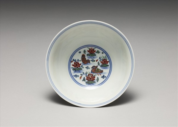 鬥彩蓮塘鴛鴦紋高足碗