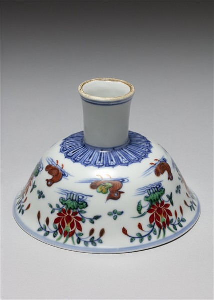 鬥彩蓮塘鴛鴦紋高足碗