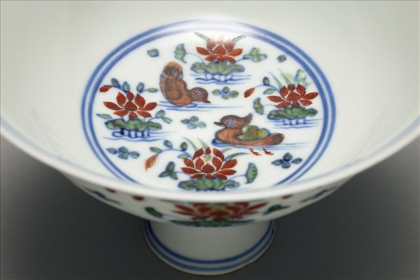 鬥彩蓮塘鴛鴦紋高足碗