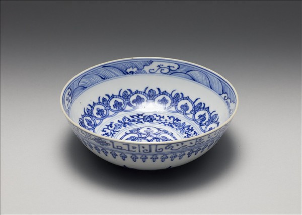 青花波斯文花卉紋碗