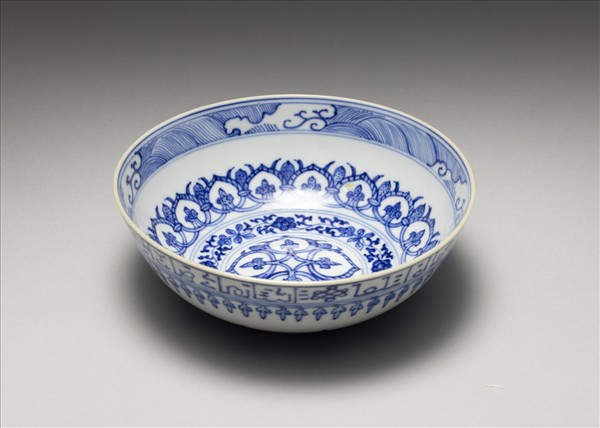 青花波斯文花卉紋碗