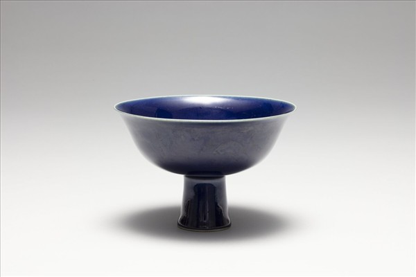 霽青釉暗花雲龍紋高足碗