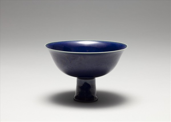 霽青釉暗花雲龍紋高足碗