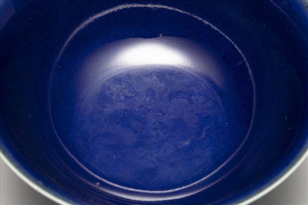 霽青釉暗花雲龍紋高足碗