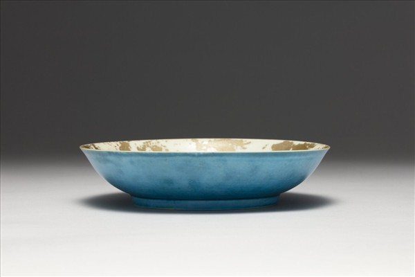 孔雀綠釉描金花卉紋盤