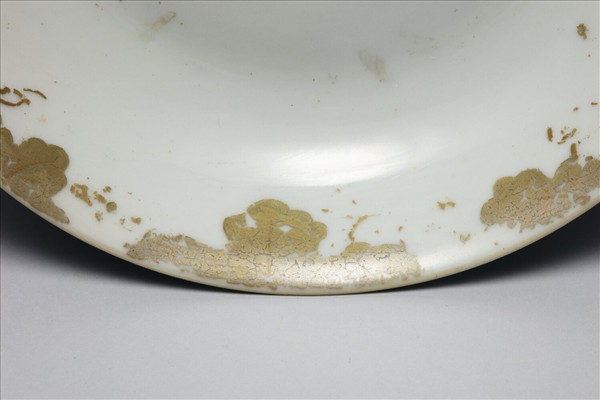 孔雀綠釉描金花卉紋盤