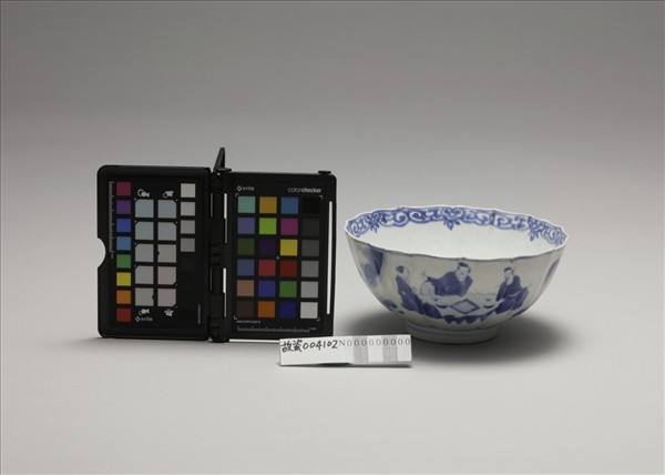 青花人物花口碗