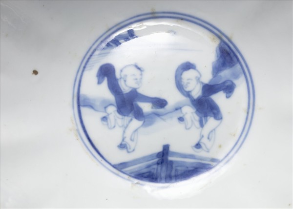 青花人物花口碗