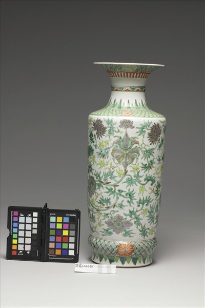 五彩花卉紋瓶
