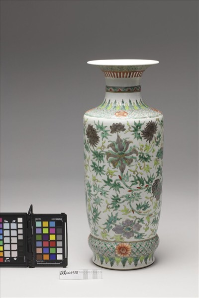 五彩花卉紋瓶