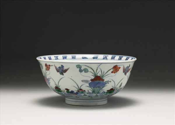 鬥彩蓮塘鴛鴦紋碗