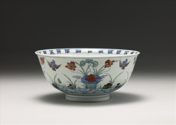 鬥彩蓮塘鴛鴦紋碗