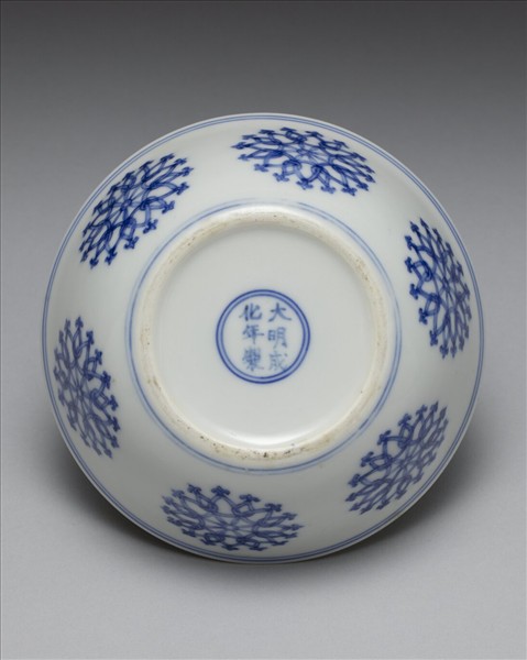 青花團花紋碗