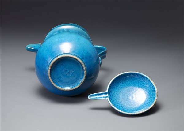 孔雀綠釉僧帽壺