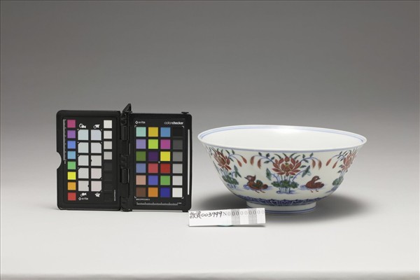 鬥彩蓮塘鴛鴦碗