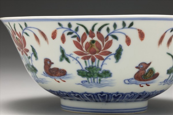 鬥彩蓮塘鴛鴦碗