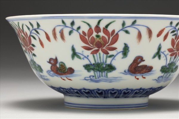 鬥彩蓮塘鴛鴦碗