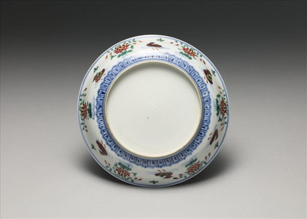 鬥彩蓮塘鴛鴦紋盤