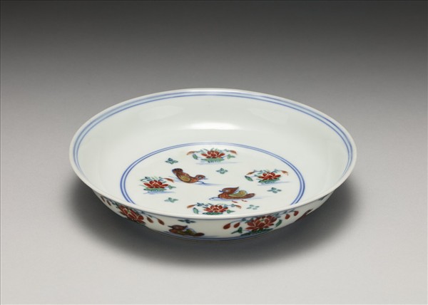 鬥彩蓮塘鴛鴦紋盤