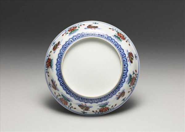 鬥彩蓮塘鴛鴦紋盤