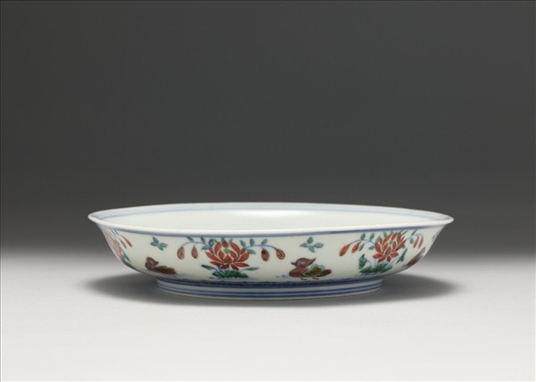 鬥彩蓮塘鴛鴦紋盤