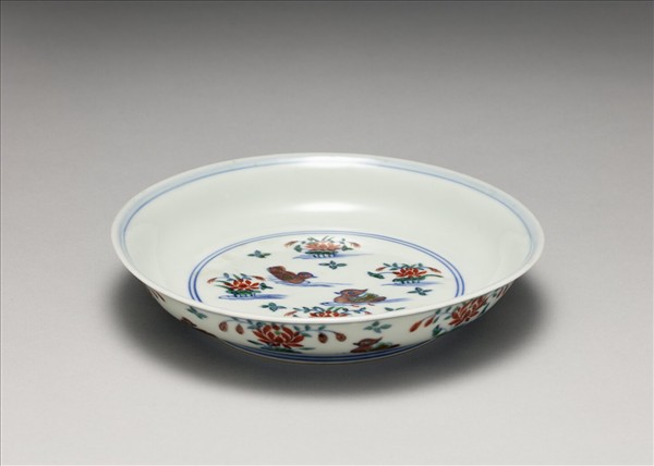 鬥彩蓮塘鴛鴦紋盤