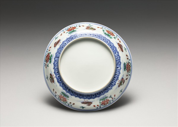 鬥彩蓮塘鴛鴦紋盤