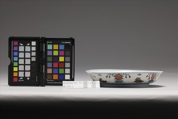 鬥彩蓮塘鴛鴦紋盤