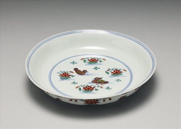 鬥彩蓮塘鴛鴦紋盤