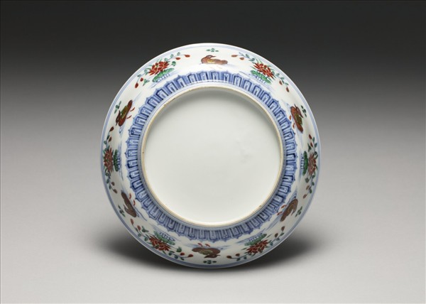 鬥彩蓮塘鴛鴦紋盤